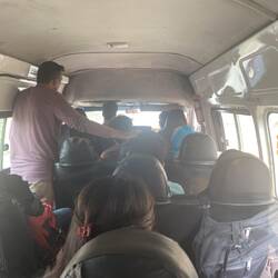 האוטובוס הלוקאלי בדרך לבייסיאר