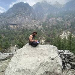 אחד הסטלנים מנגן עם הפנטאם