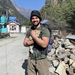 פוני בדרך להייר פיסאנג מתאהב ביצור חי