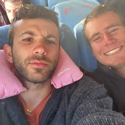 אני והבלונדי הנדבק, הלא הוא זוהר