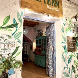 Smelled like cannabis in there, all organic as advertised! I liked the door...