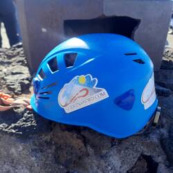 Professionell. Zuerst gibt's einen Helm