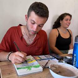 אני מצייר את התמונה של הילד שלומד עם הספר