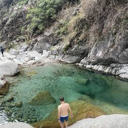 במעיינות ומפלים של גלו