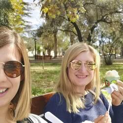 Zwüsche de Wydegustatione git e Glace an dr Sunne. Selbst bim Glace gits Malbec und Torrontes