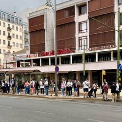 The waiting line for Tram No 28 - some 200m!