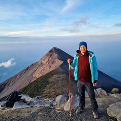 Geschafft! Auf dem Gipfel des Acatenango bei 3.976 Metern Höhe 💪🏼