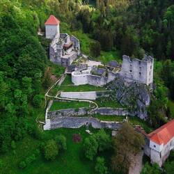 Die Burg Begunje, auf Deutsch Kamen.