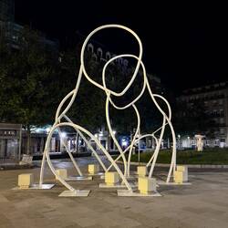 A statue devoted to the separation of people caused by Covid. A hugging place.