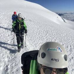 Bem Abstieg isch de Röschu vorus