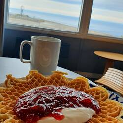 Schon obligatorisch: Waffeln mit Nordkappblick