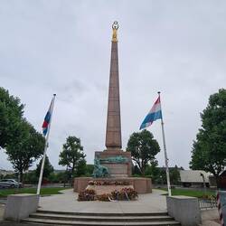 Monument aux Morts des 2 guerres mondiales