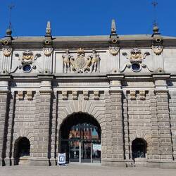 Highland Gate; the start of the Royal Way