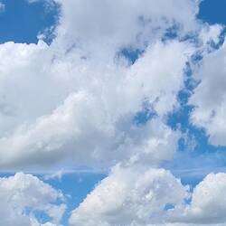 Hôtel Van Der Valk à l'arrière plan