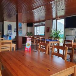 Im Hotel war eine Sportsbar, leider geschlossen