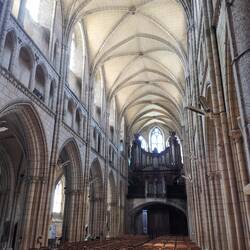 Sie hat viele Stilrichtungen aufgrund mehrerer Zerstörungen