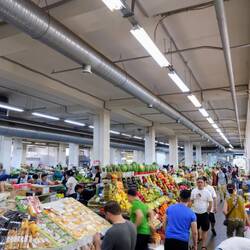 In deze hal werd voornamelijk groente en fruit verkocht, met heel veel afdingen