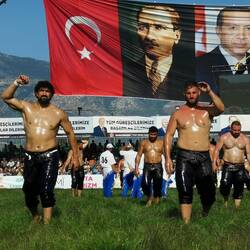On the left, İsmail Koç - a fighting giant!