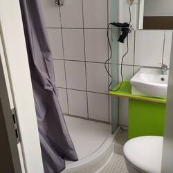 Duschen und Kleidung waschen