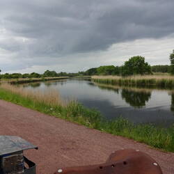 Die Ryck ist ein Kanal, der Greifswald mit der Ostsee verbindet