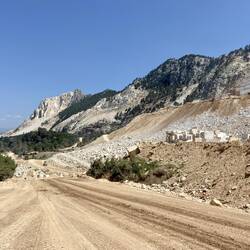 Ich bin auf dem Weg an vielen verschiedenen Steinbrüchen vorbeigekommen.