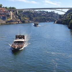 Schiffsverkehr am Douro