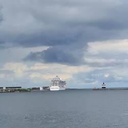 Ahh tiens... un paquebot... nostalgie...