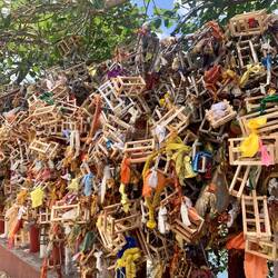 Hinduistischer Brauch schwangerer Frauen: dadurch bitten sie die Götter um Gesundheit und Segen