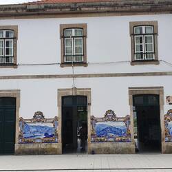 Die sehenswerten Azulejos am Bahnhof von Pinhão