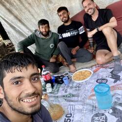 Zum Dessert gab es mit heissem Wasser übergossenes Baklava und eine Shisha-Pfeiffe.