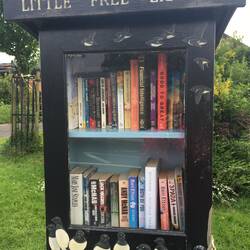 Some familiar authors: Grisham, Higgins, McNab, Roberts, etc.