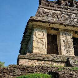 Maya-Hieroglyphen am Sonnentempel