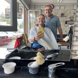 Ich habe mir heute den Bart schneiden lassen.