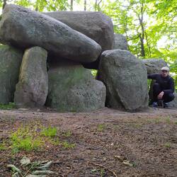 Steingrab, ca 4-5 tausend Jahre alt. Freigelegt 1844