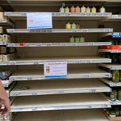das Senf-Regal ist leer - und zwar nicht nur in diesem Supermarkt ?!?