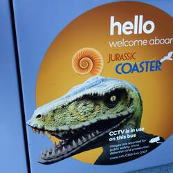 mit dem Bus ""Jurassic Coaster" geht's nach Chideock