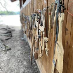Die Holzpaddel von Reisenden aus der ganzen Welt