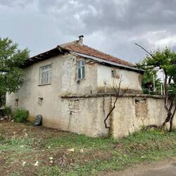 Bei diesem Haus habe ich vor dem kurzen aber heftigen Regen in letzter Sekunde Schutz gefunden.