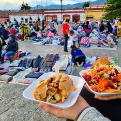 Mit leckerem Street Food: Tamales und Empanadas 🌮