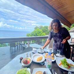 ארוחת בוקר אחרונה ביחד :(