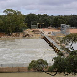 Lock No. 4 (foreground) at Bookpurnong