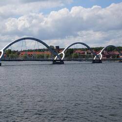 Irgendwann kommt dann die Bogenbrücke in Sicht.