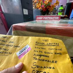 Beim Chief Postmaster in Trincomalee