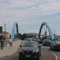 Stadtbrücke Frankfurt. Da noch rüber und dann ist es geschafft. 🤠