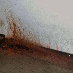 Spuckecke am Bahnhof