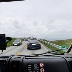 Kurzes Warten an der Fähre und genau hier haben wir insgesamt 1.555 km hinter uns gebracht!