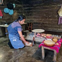 Besuch im Haus einer Maya-Familie