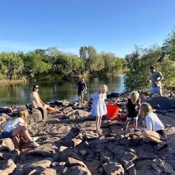 Caught ip woth our camp friends from Darwin for lunch and a bit fossicking past Ivanhoe Crossing
