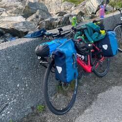 Das Zelt wird vorne draufgepackt