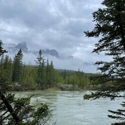 Spaziergang am Bow River in Canmore